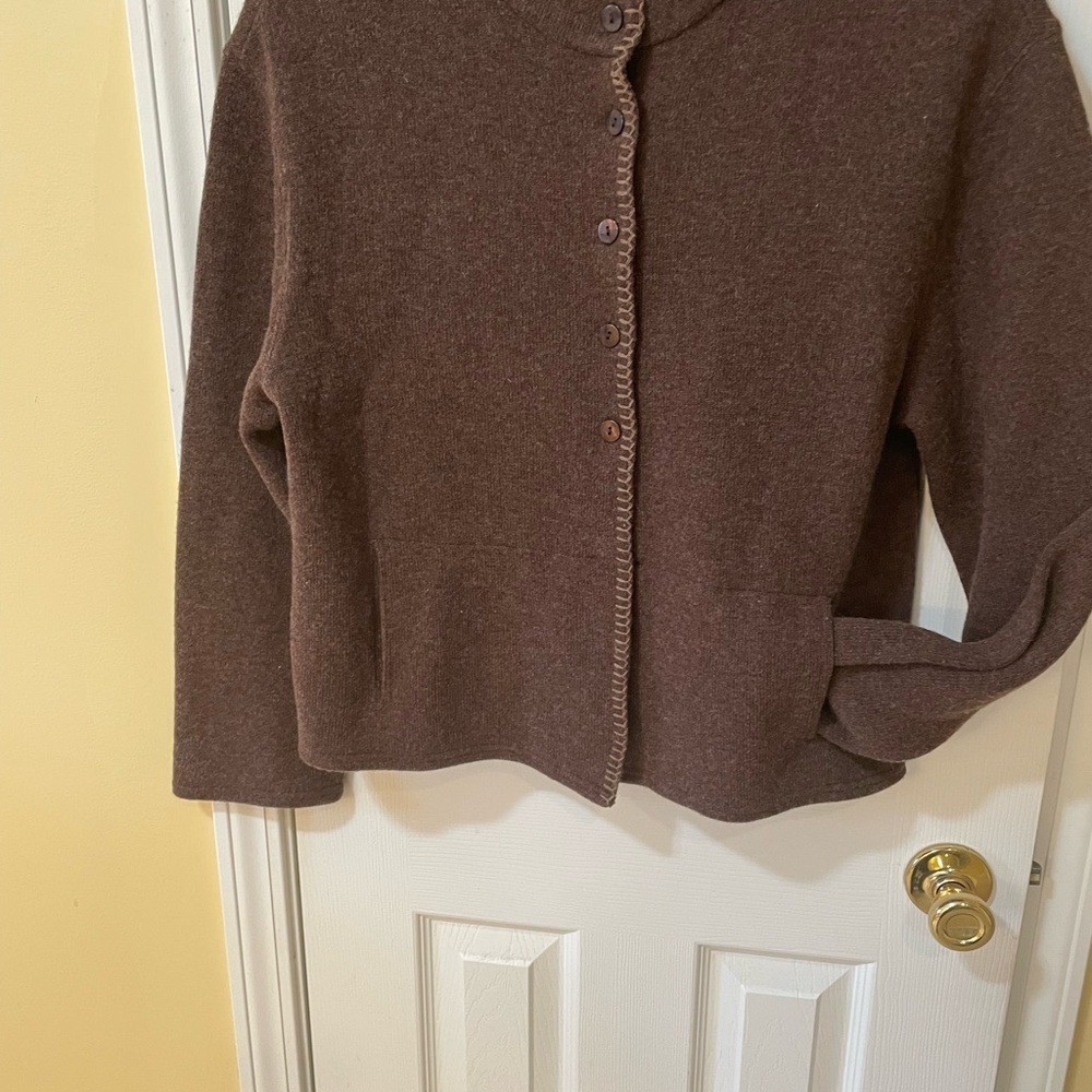 Annabel Tricot Italy Wool Blend Cardigan Sweater Size M 🤎. Blanket Stitch Edging - Picture 4 of 5